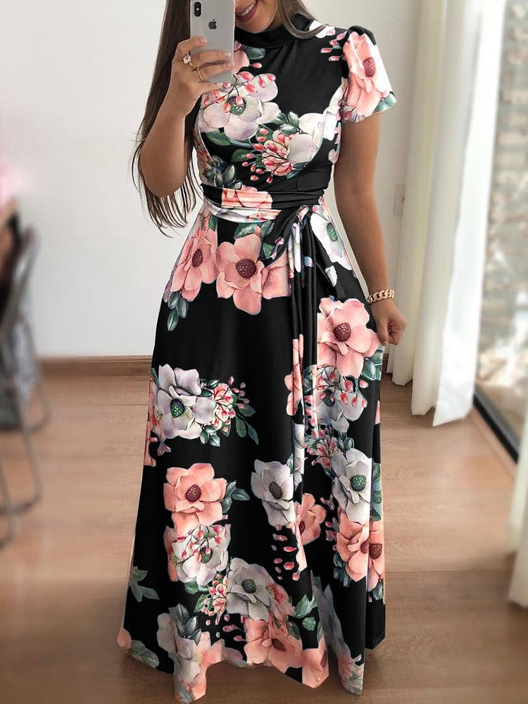 Abito da donna a maniche corte e ampie con stampa floreale