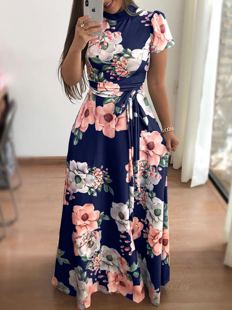 Abito da donna a maniche corte e ampie con stampa floreale